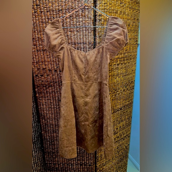 🧸⭐️ Super Cute Tan Corduroy Dress by Showpo ⭐️🧸 Size S / 8 BNWT - Picture 14 of 14